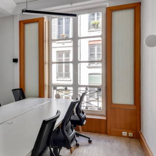 Bureau privé 26 m² 3 postes Coworking Rue Saint Honoré Paris 75008 - photo 2